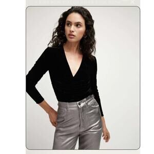 New Veronica Beard Pelona black velvet v neck blouse top size 4